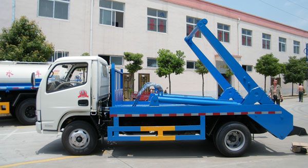 东风锐玲摆臂式垃圾车
