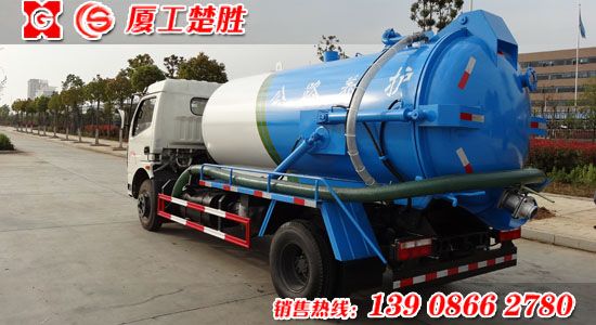 楚胜牌CSC5082GXW4型多利卡吸污车
