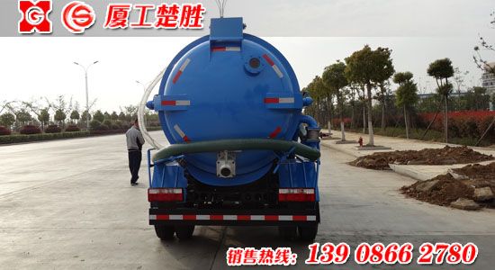 楚胜牌CSC5082GXW4型多利卡吸污车