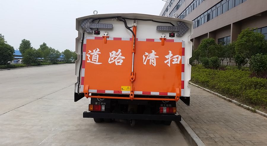 楚胜牌庆铃五十铃600P扫路车