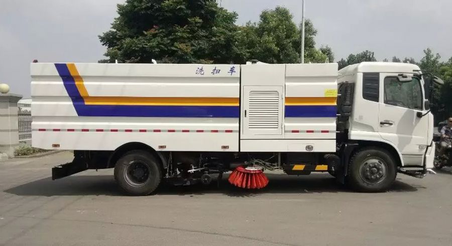 东风天锦扫路车