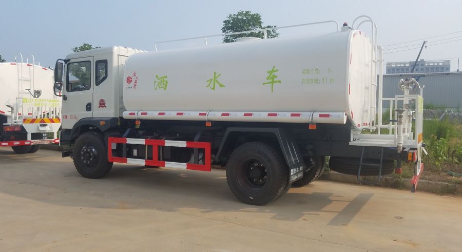 东风T3洒水车(10吨--15吨)