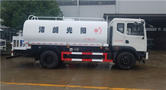 东风T3洒水车(10吨--15吨)