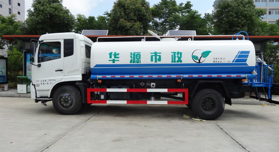 东风天锦13.5吨洒水车---绿化喷洒车