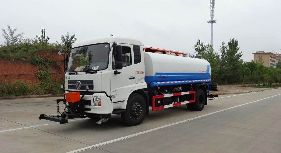 东风天锦13.5吨洒水车---绿化喷洒车