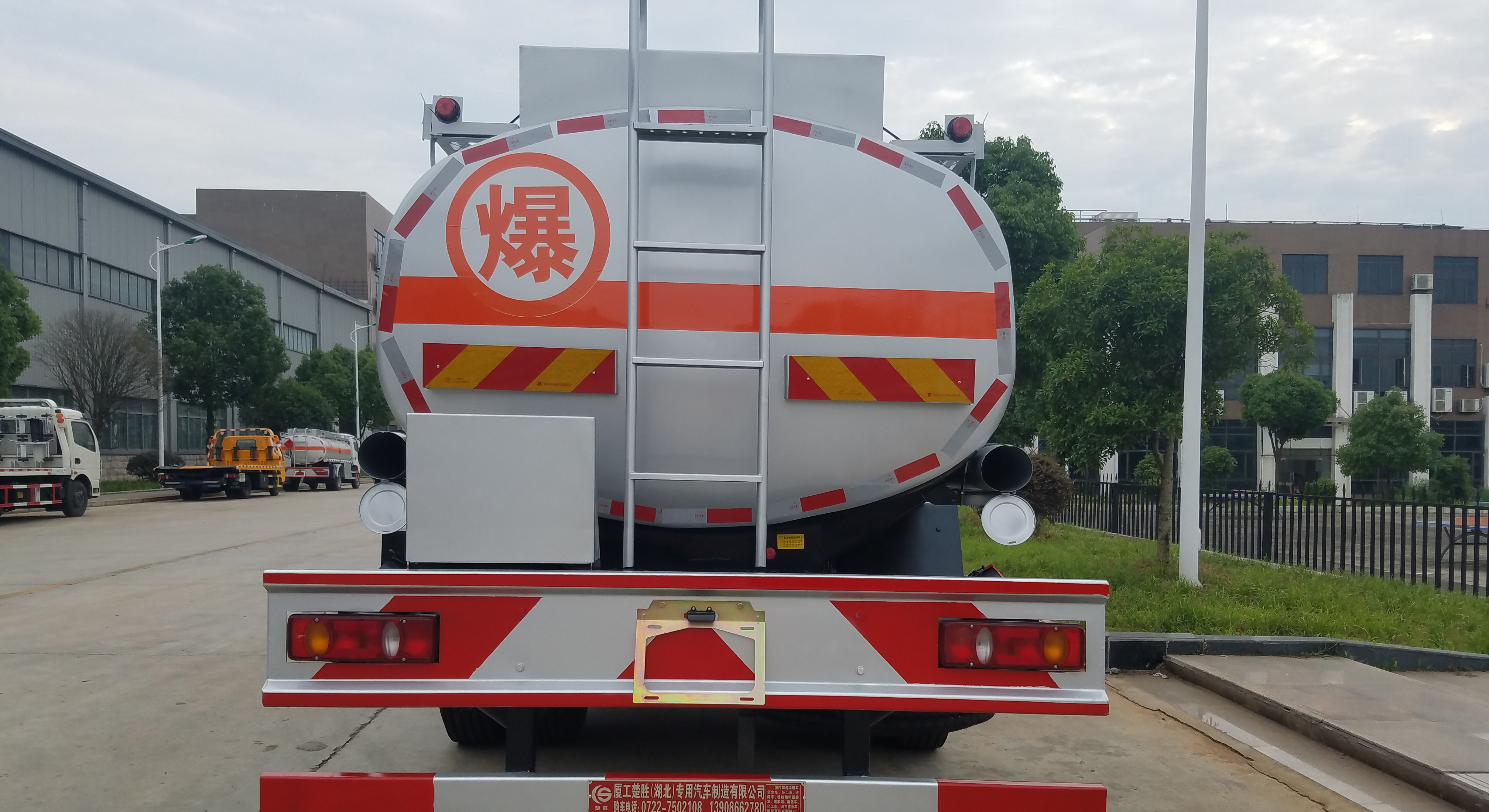 东风天锦12.5方碳钢罐运油车