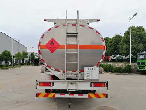 楚胜牌CSC5320GYYLD6A型铝合金运油车