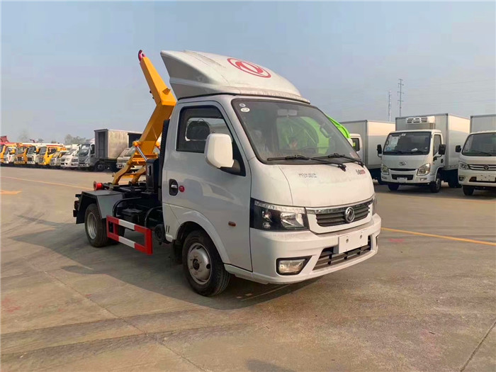 东风途逸汽油3方车厢可卸式垃圾车
