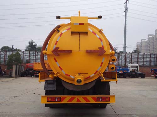 楚胜牌CSC5181GXWD型吸污车