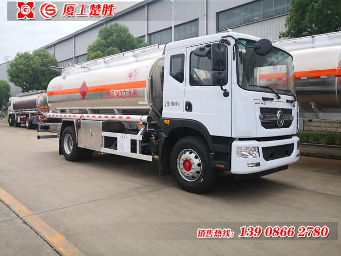 多利卡D9汽油14.3方,柴油16.2方铝合金运油车