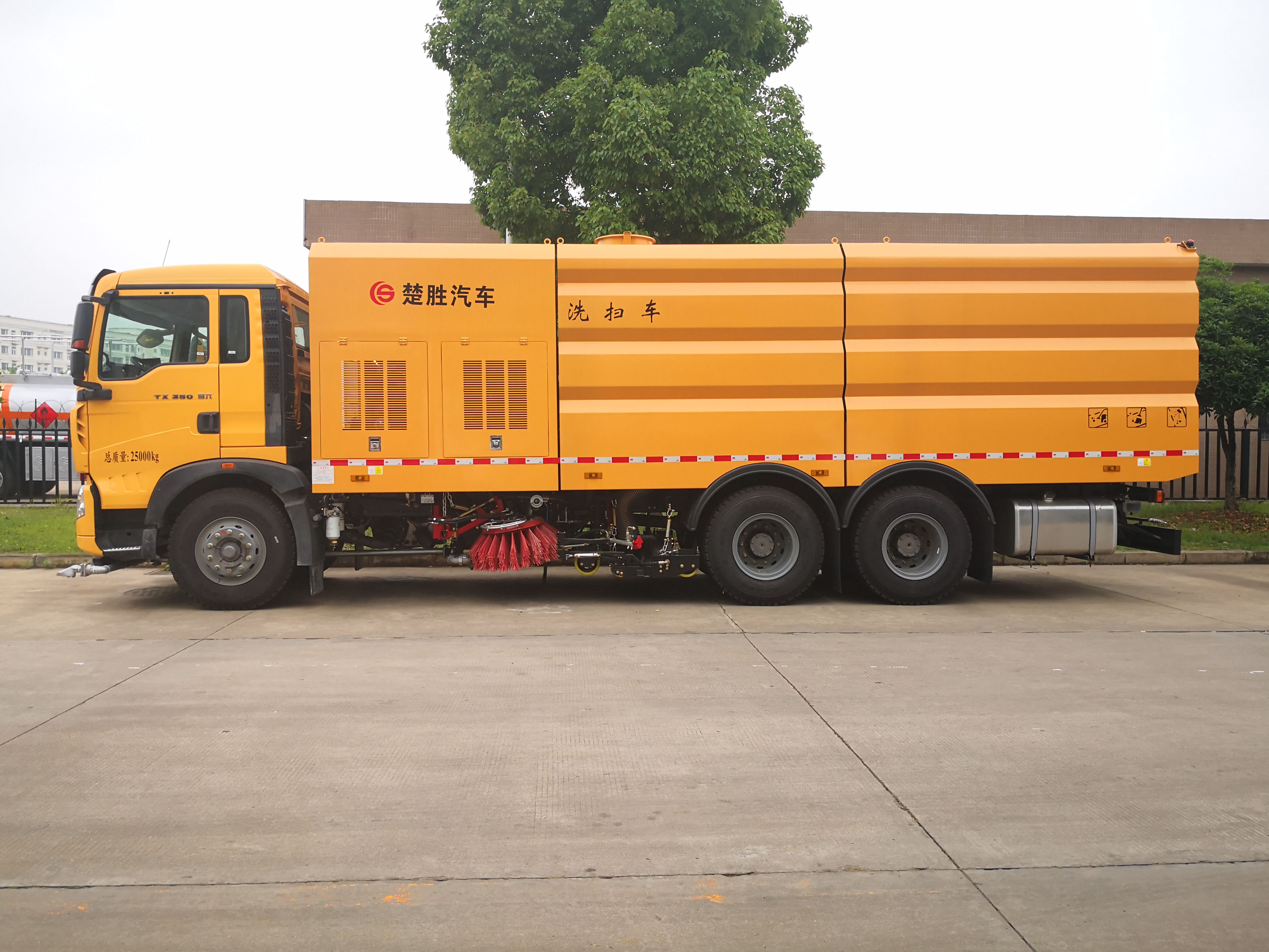 重汽豪沃后双桥洗扫车
