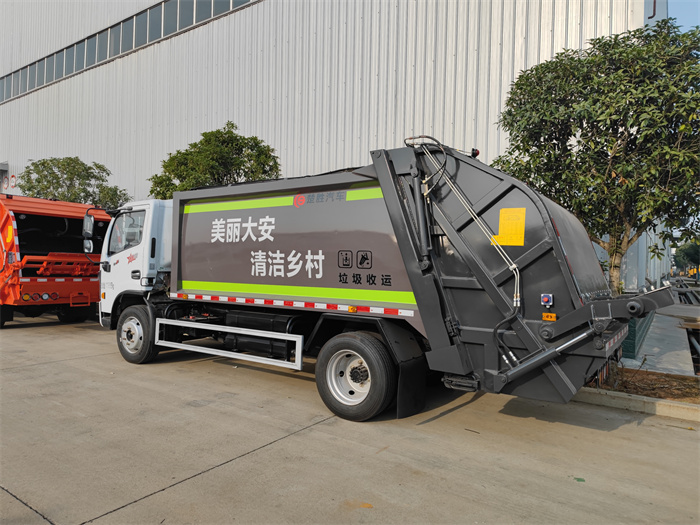 新上市全柴发动机8方压缩式垃圾车