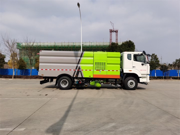 重汽豪沃洗扫车(深度保洁车)