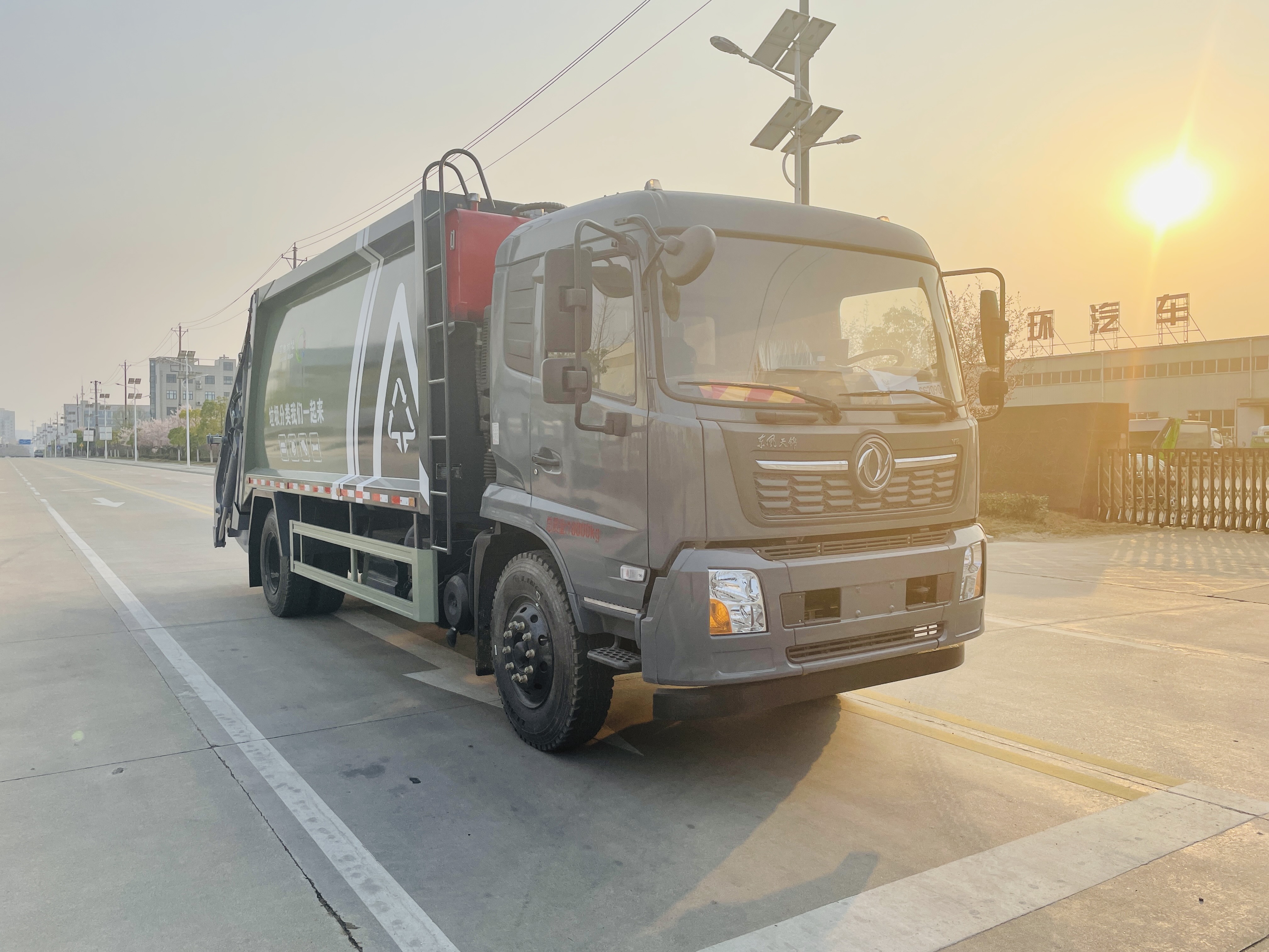 东风天锦18方压缩垃圾车